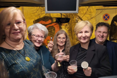 Czlonkowie-Zarzadu-wznosza-toast-za-szczescie-w-Nowym-Roku.-Fot.-Z.-Wadelski