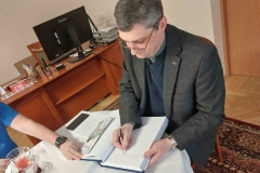 81239f03-b3f8-4368-9c18-bc1a8c743b81